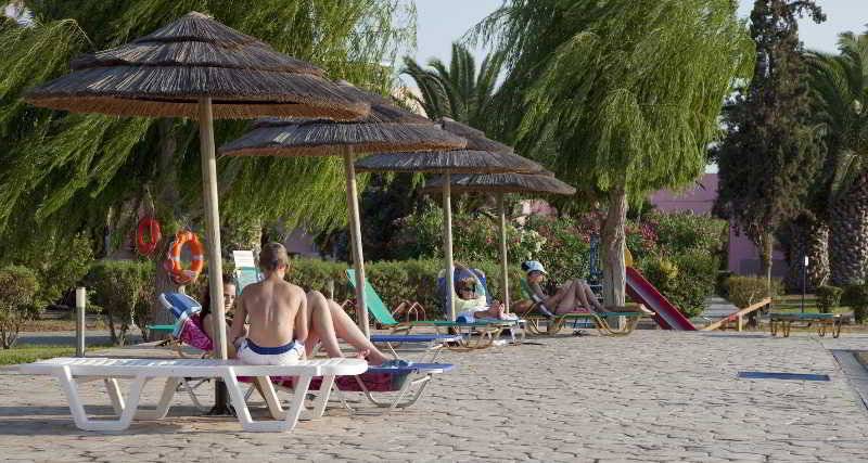 Roselands Hotel Bungalows