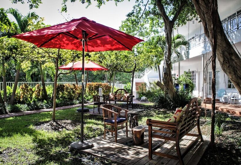 Tradewinds Apartment Hotel Miami Beach