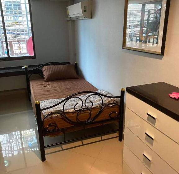 Jomtien Beach Hostel & Guesthouse