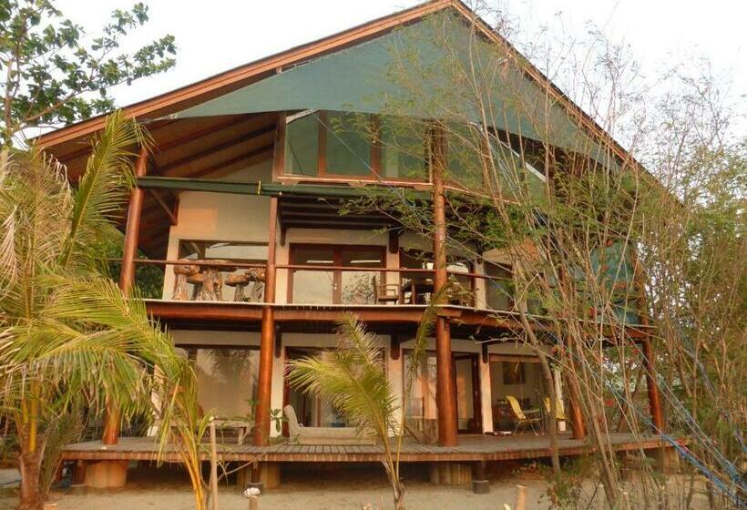 فندق صغير Castaway Surf Retreat 1