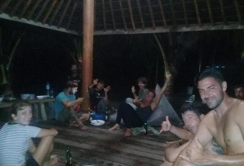 فندق صغير Castaway Surf Retreat 1