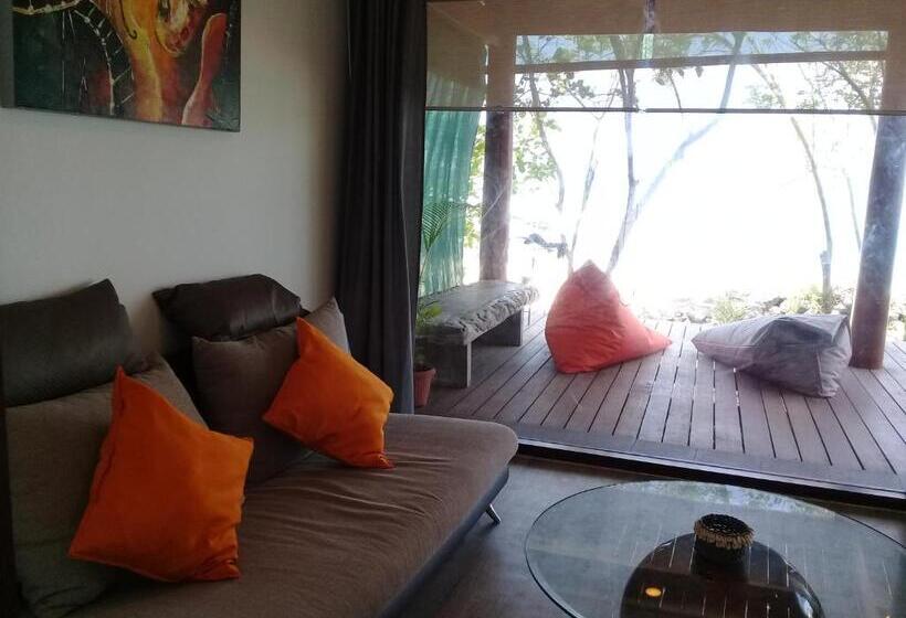 فندق صغير Castaway Surf Retreat 1