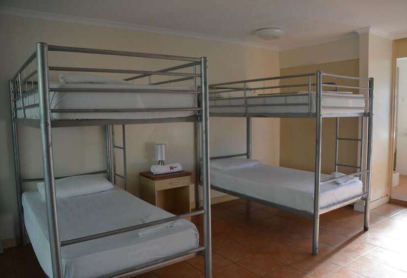 Base Airlie Beach Resort   Hostel