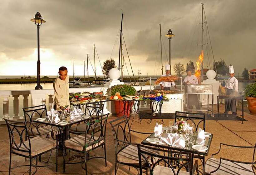هتل Avillion Admiral Cove