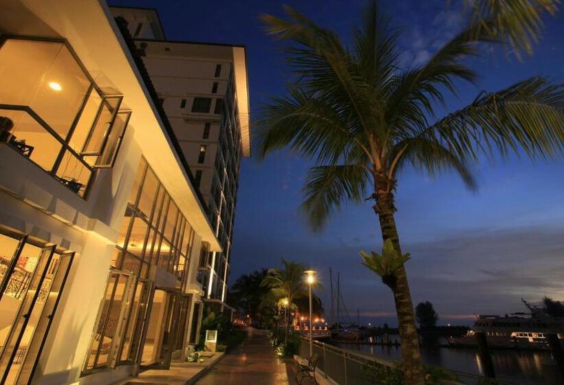 هتل Avillion Admiral Cove