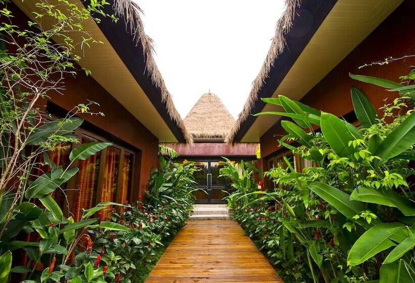 هتل Beyond Khaolak