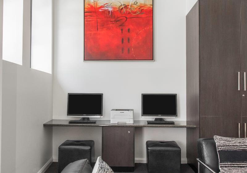 هتل Mantra Collins