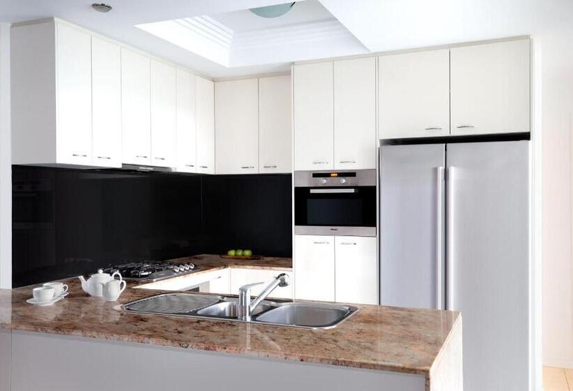 هتل Mantra On Mary