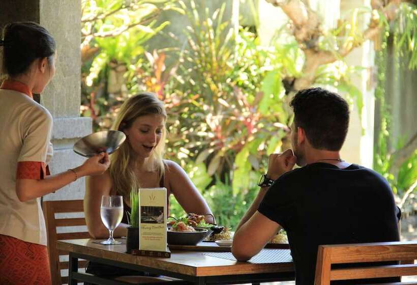 هتل The Wolas Villa & Spa