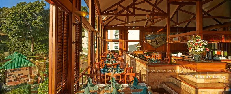 リゾートホテル Club Mahindra Munnar