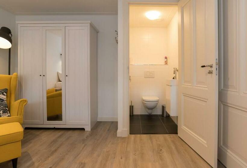 مبيت وإفطار Nassau Canal Suites