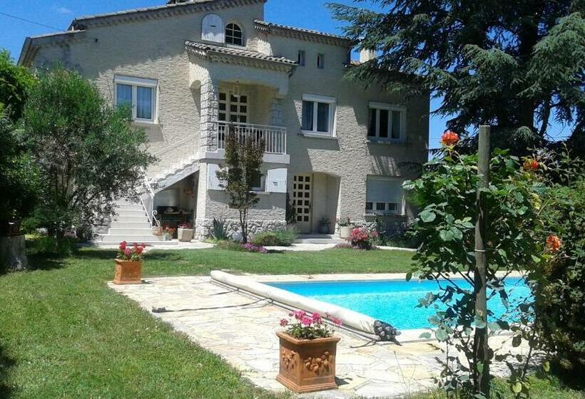 مبيت وإفطار Domaine De Lazuel