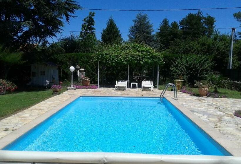 مبيت وإفطار Domaine De Lazuel