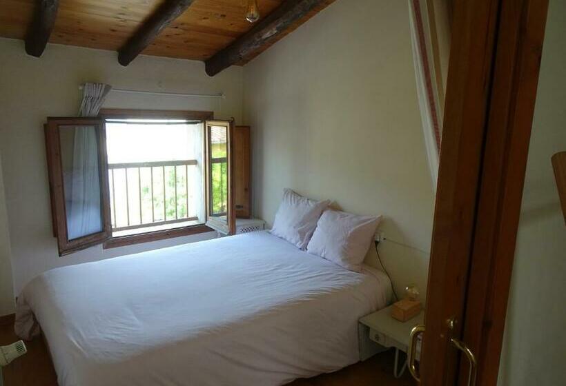 Les Magranes Bed & Breakfast