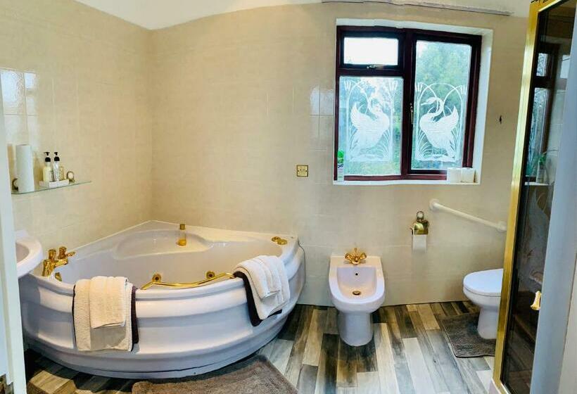 پانسیون White Wings