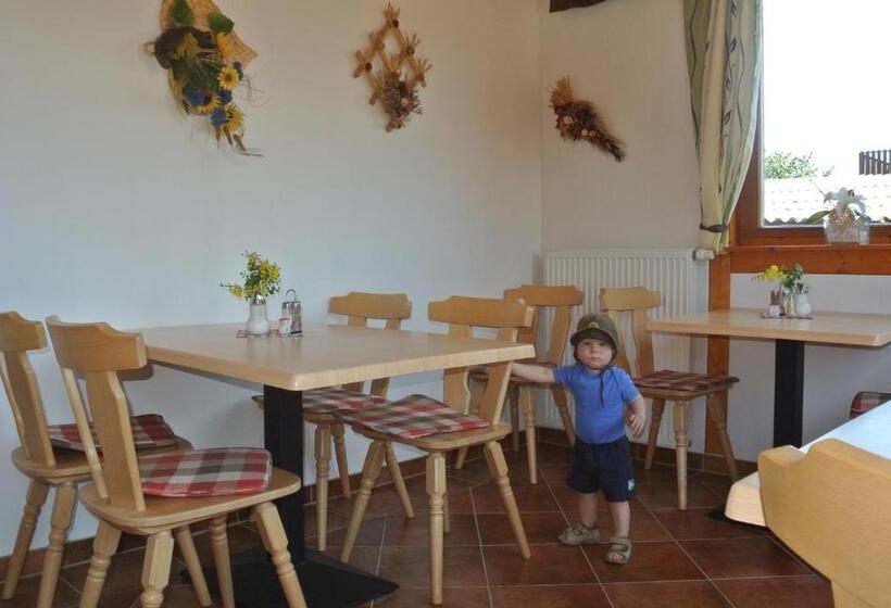 ベッドアンドブレックファースト Gästehaus Christa