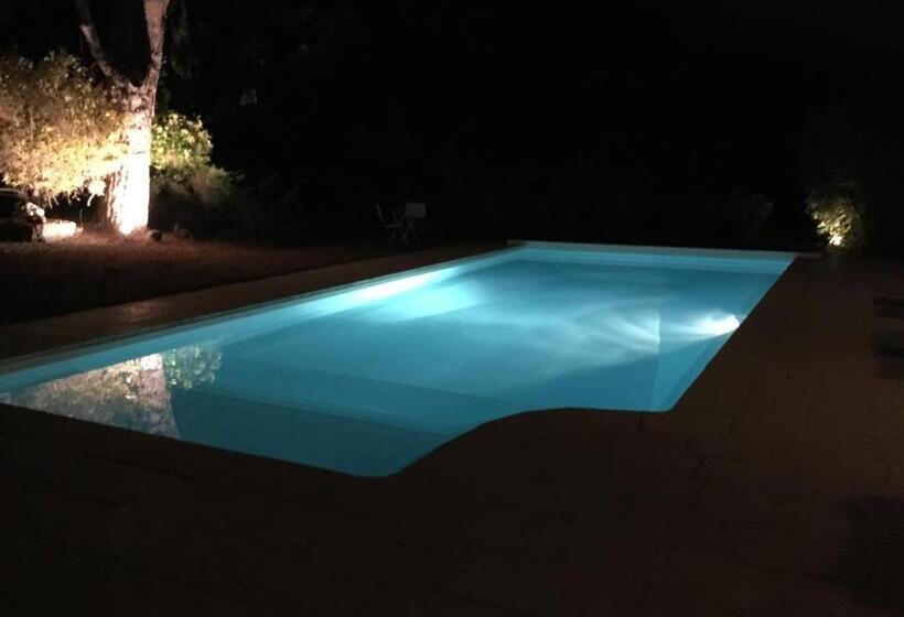 تختخواب و صبحانه Le Clos De Rose
