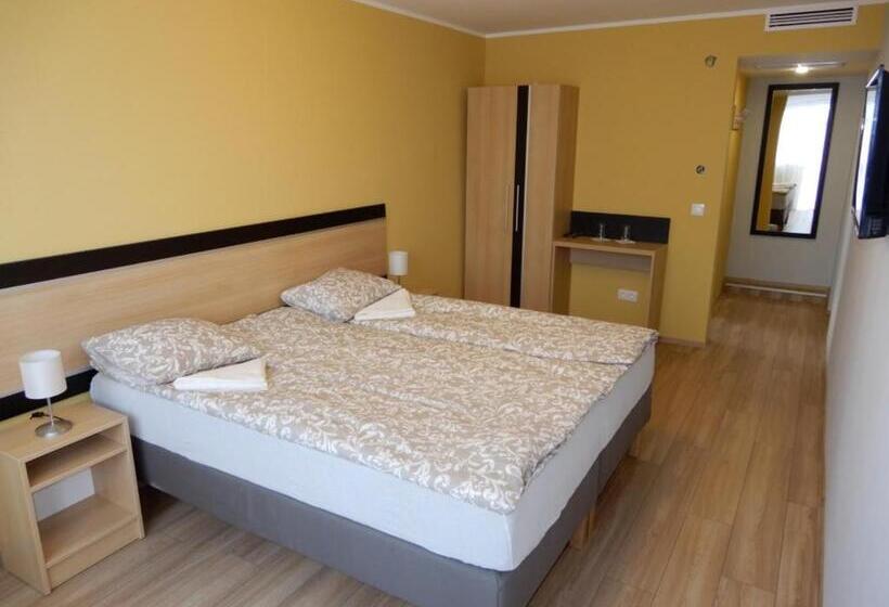Bed and Breakfast Rómahegy Rendezvényház