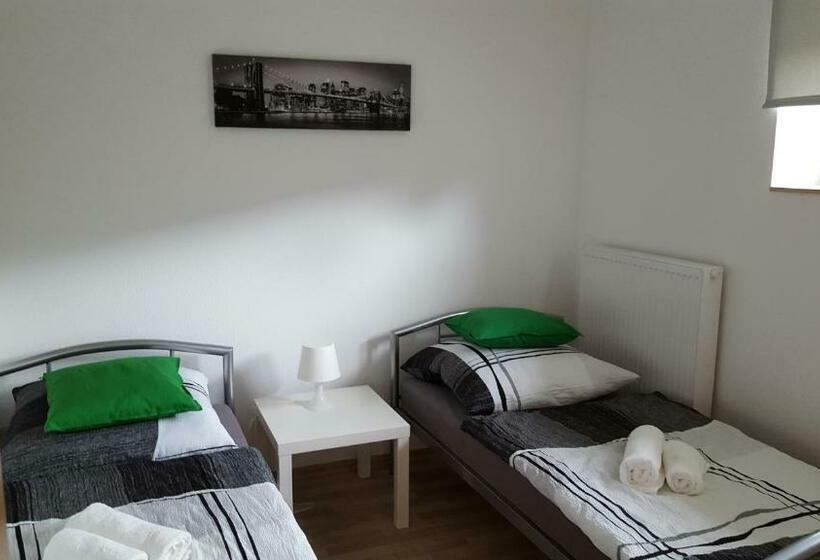 ユースホステル Niederdreisbacher Hütte   Moderne Doppelzimmer   Einzelbetten