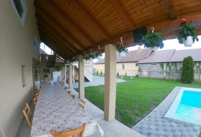 تختخواب و صبحانه Casa Sannicolau