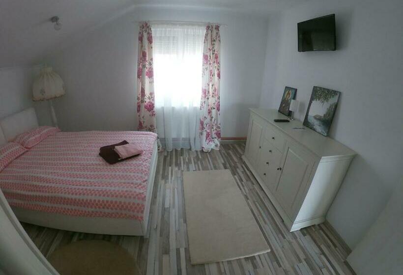 تختخواب و صبحانه Casa Sannicolau
