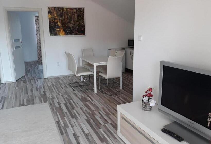 تختخواب و صبحانه Casa Sannicolau