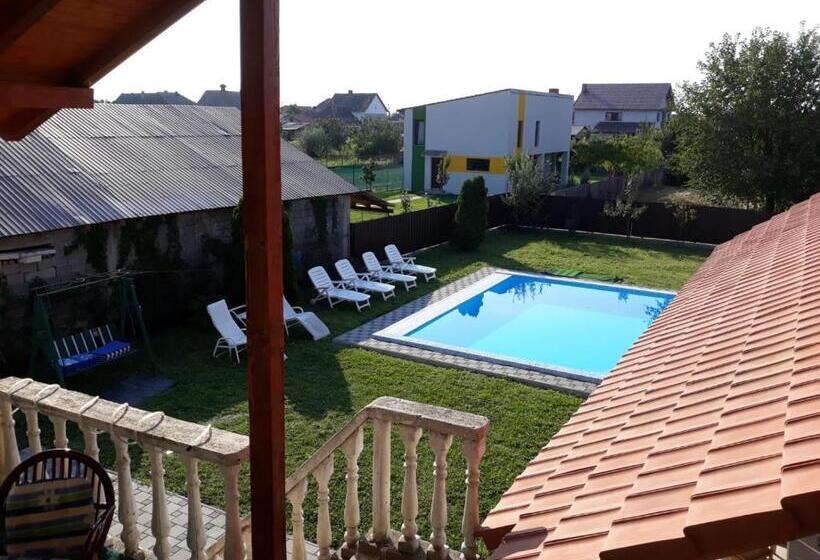 تختخواب و صبحانه Casa Sannicolau