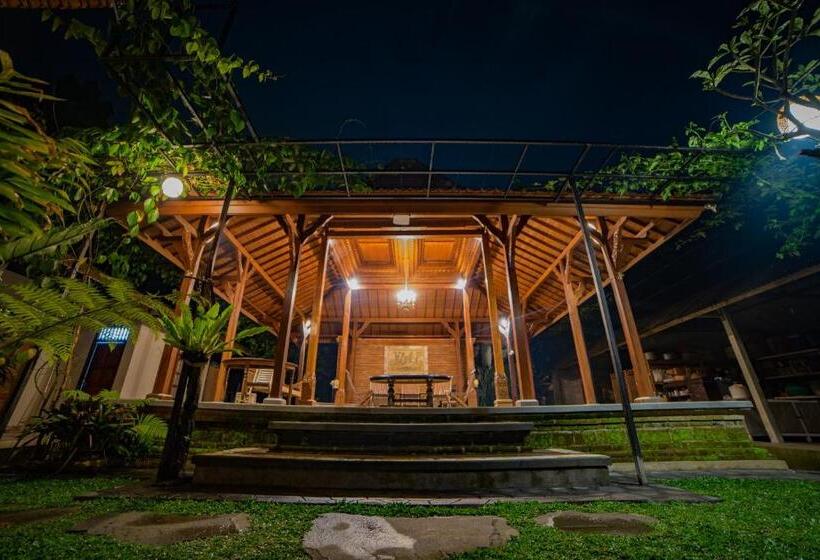 펜션 Mirah Guest House