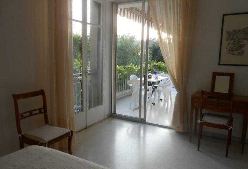 تختخواب و صبحانه Chez Mamouska