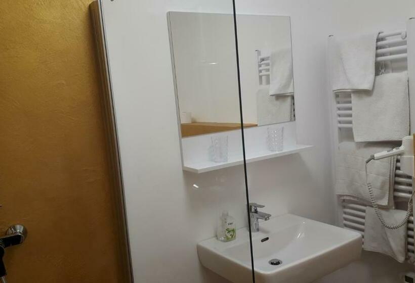 צימר Gasthof Pension Schwarzer Bär