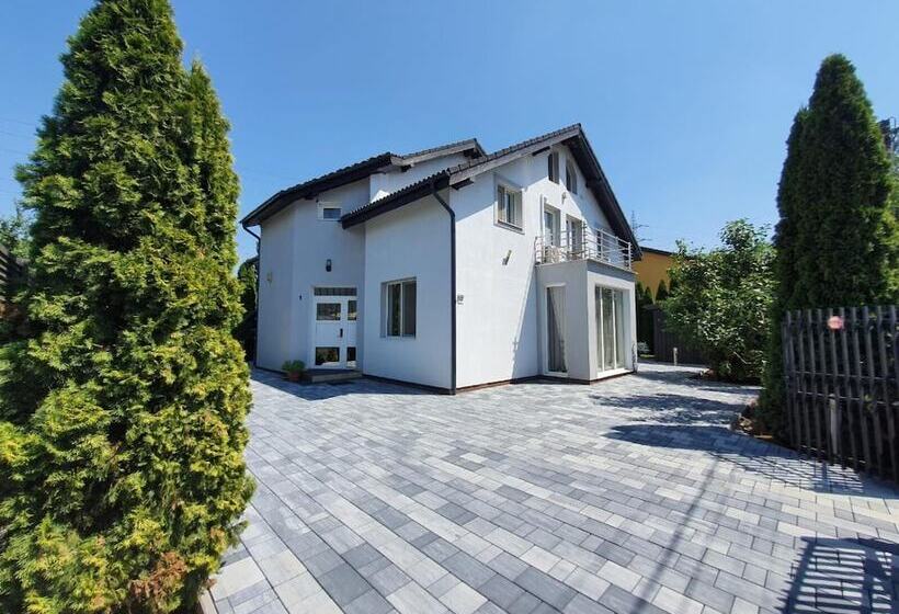 تختخواب و صبحانه Greenwood Residence