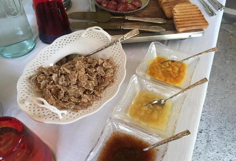 مبيت وإفطار Lughia