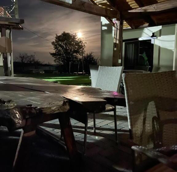 تختخواب و صبحانه Wineyards Salin
