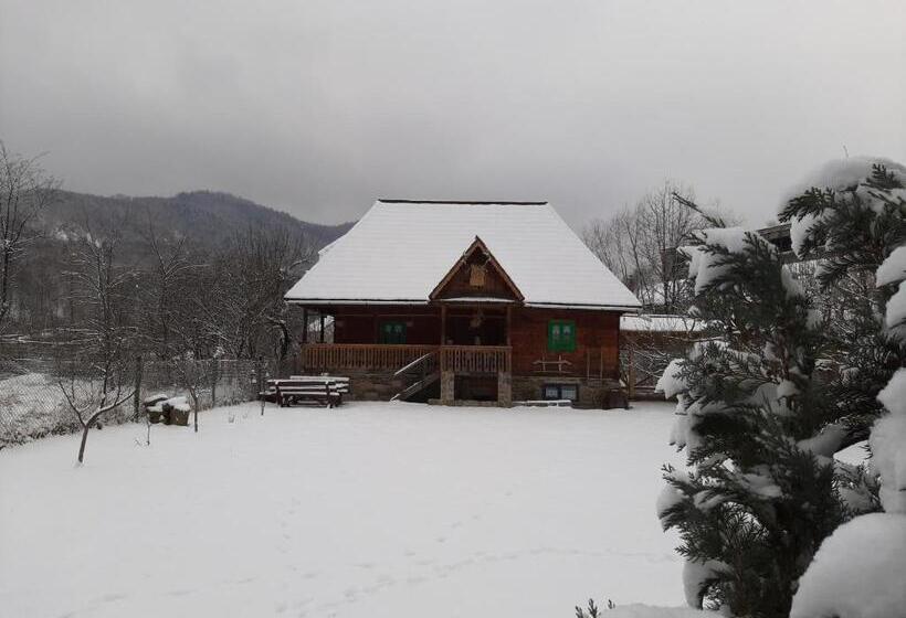 هتل Pajisti Verzi / Green Meadows Guest House
