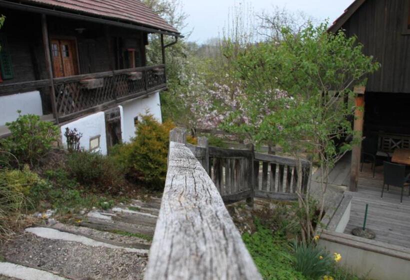 هتل Weingut Gästezimmer Pongratz