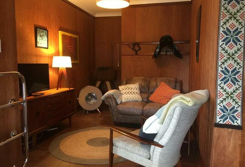 بنسيون Macaulay Farm Lodge