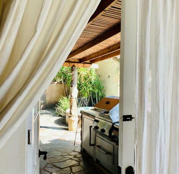 بنسيون Under The Tuscan Sun Cottage In West Los Angeles