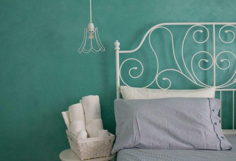 تختخواب و صبحانه Fanà