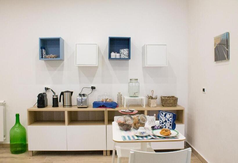 تختخواب و صبحانه Fanà