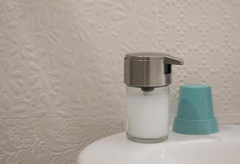 تختخواب و صبحانه Fanà