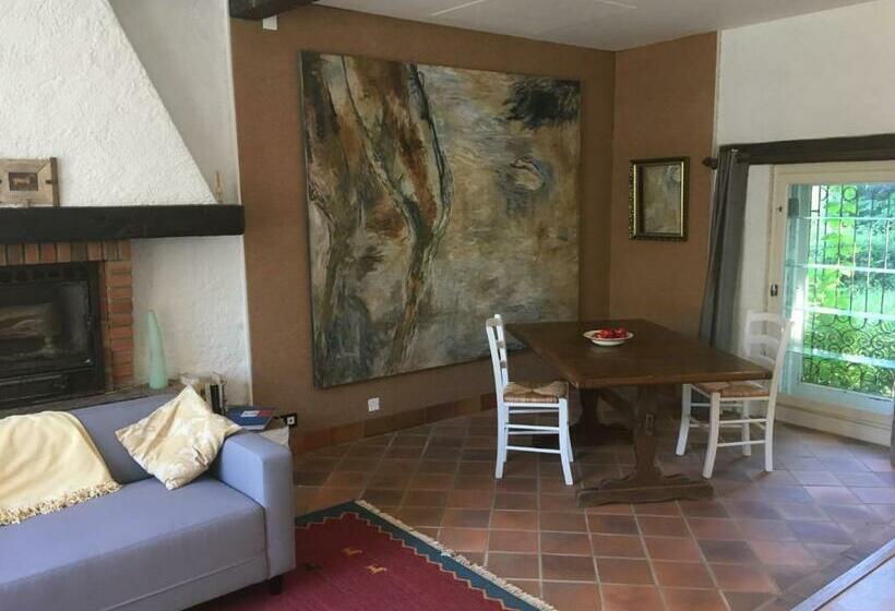 بنسيون Maison Lyre, Pompadour