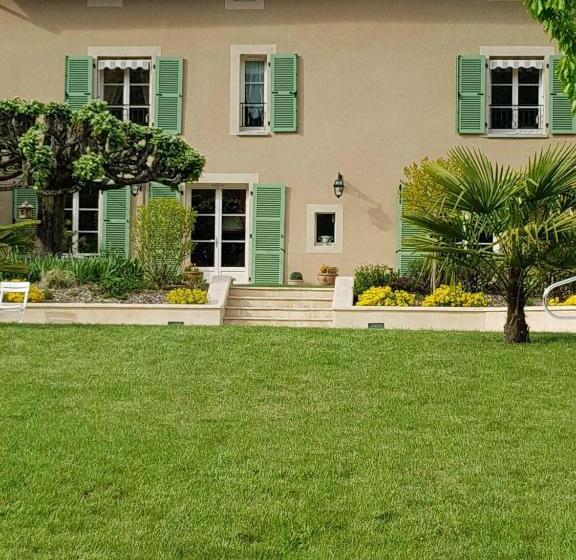 住宿加早餐  Sous Les Remparts