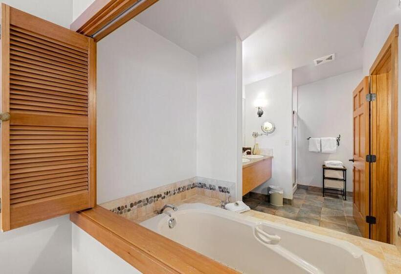 هتل Solstice Suites