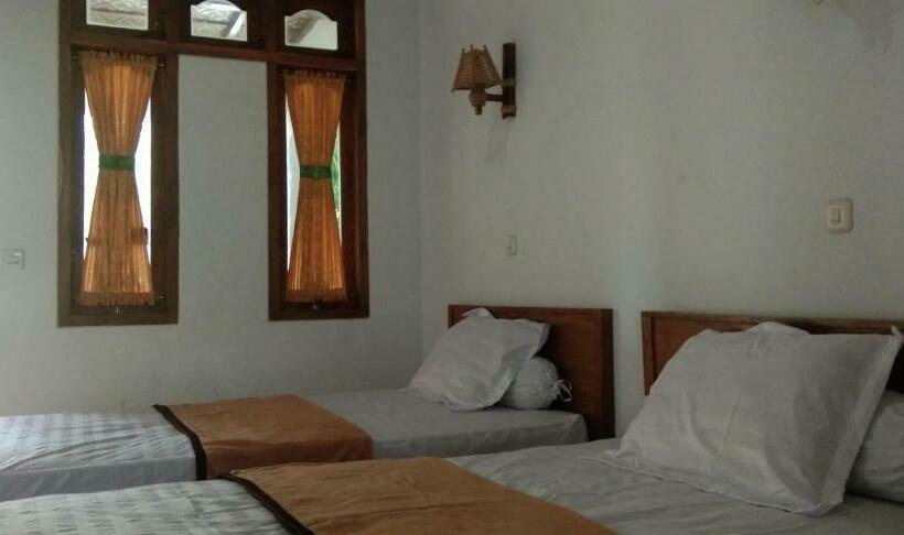 ペンション Gery Watukarung Surfcamp