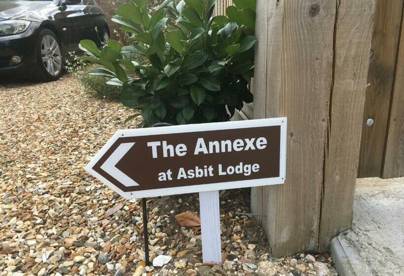 פנסיון The Annexe At Asbit Lodge