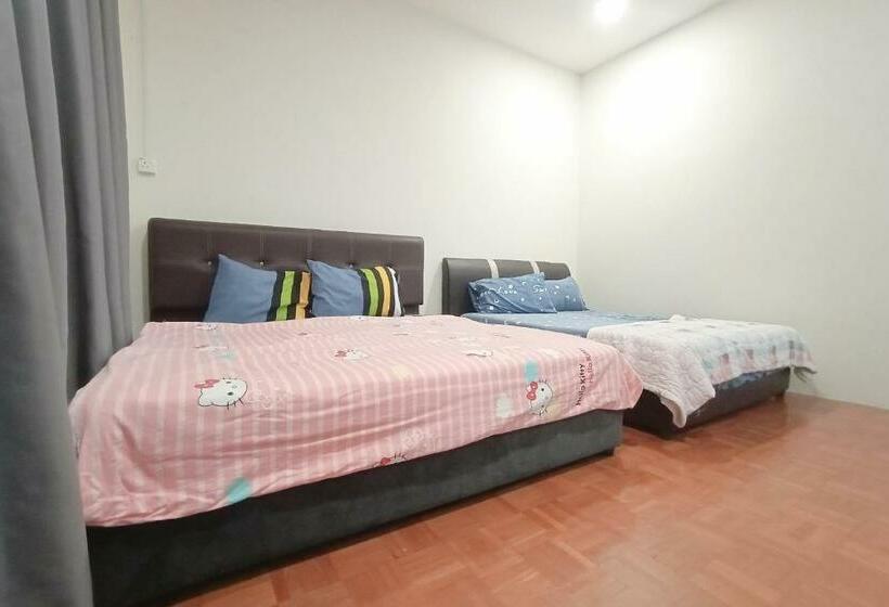 בית מלון כפרי Oyo 90187 Hello Kitty Homestay  Gated Sibu
