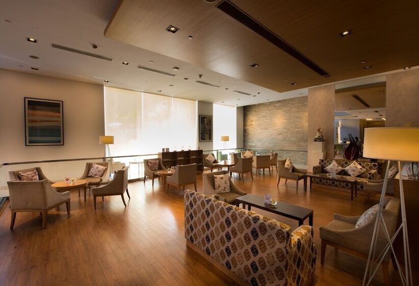 Four Points By Sheraton Hotel And Serviced Apartments Pune