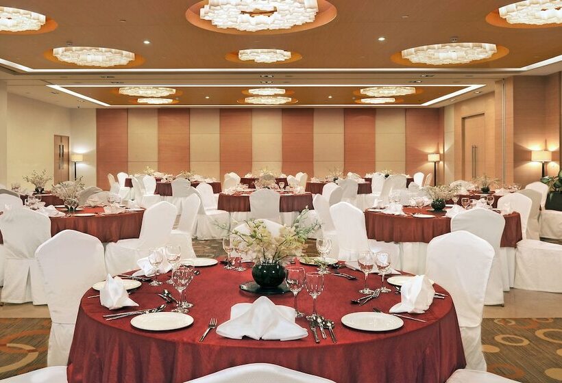 Four Points By Sheraton Hotel And Serviced Apartments Pune