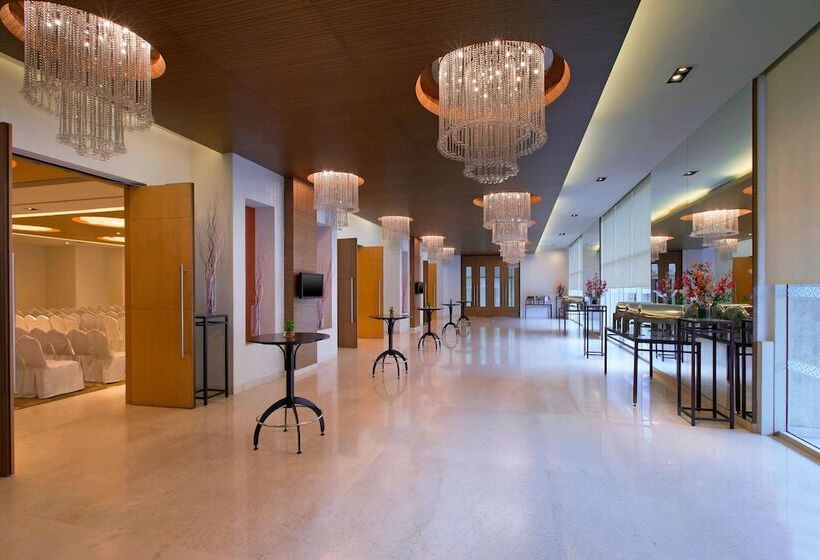 Four Points By Sheraton Hotel And Serviced Apartments Pune