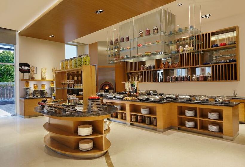 Four Points By Sheraton Hotel And Serviced Apartments Pune